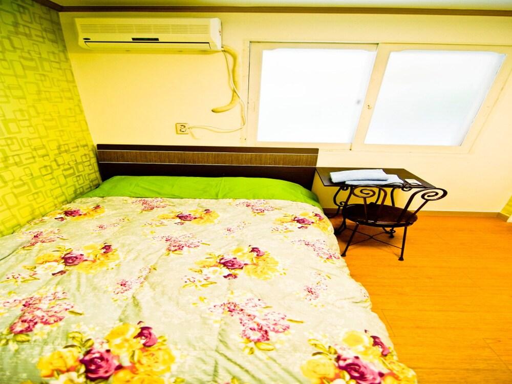 Kimchee Hongdae Guesthouse Seoul Exterior foto